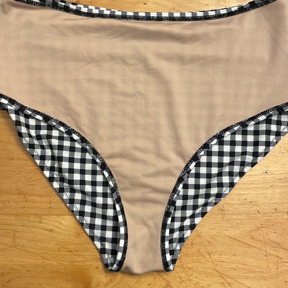 Old Navy swim bottoms Size Medium Great Used Condition - Picture 5 of 6